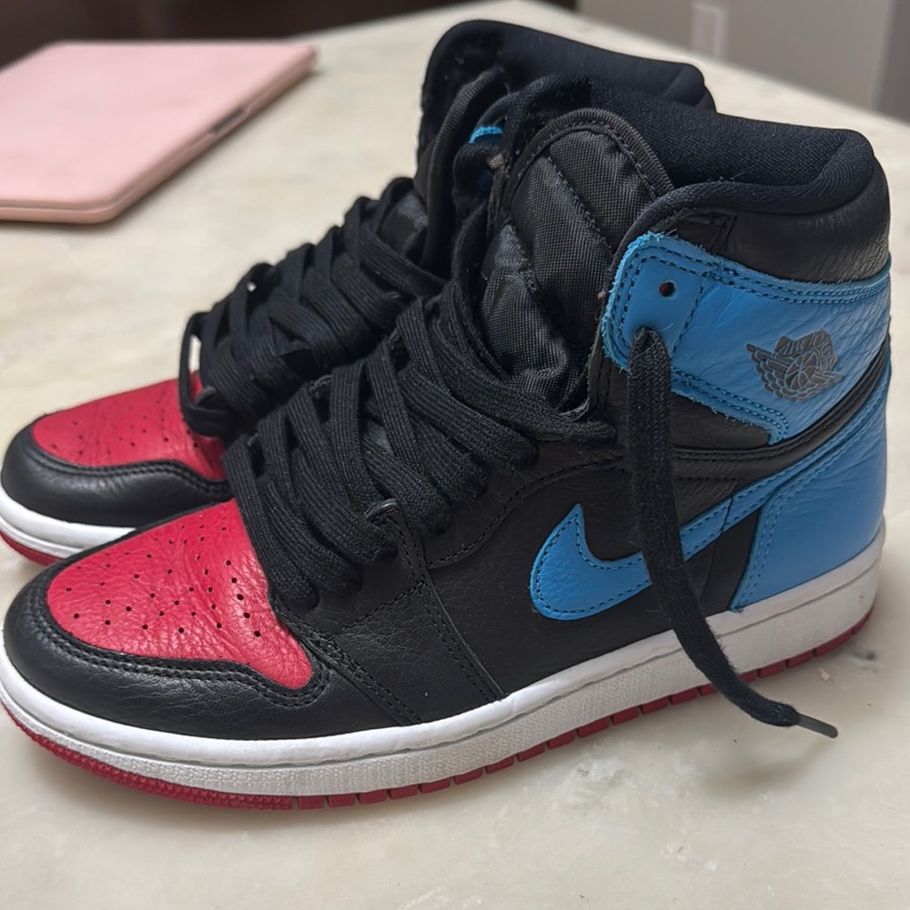 Nike Women's Sneakers - Black, Red, and Blue | size 6